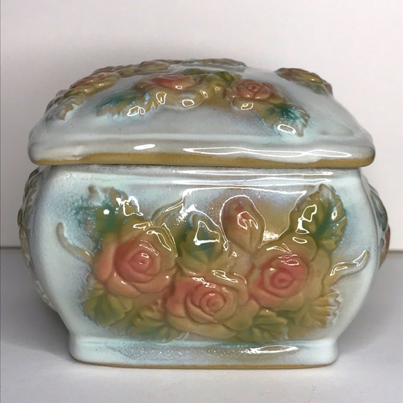Ceramic Raised Roses 🌹 Trinket Box with Lid - Picture 1 of 7